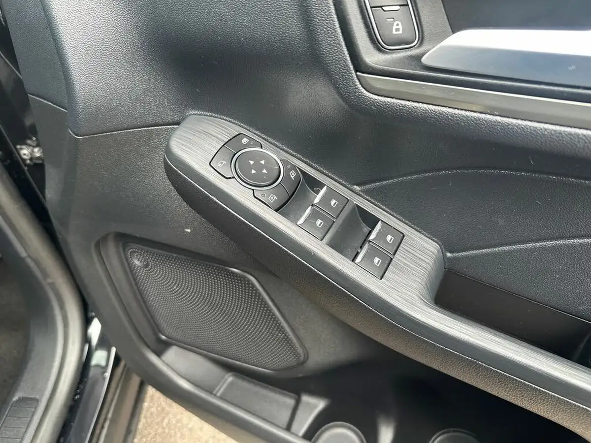 2022-ford-kuga-big-24