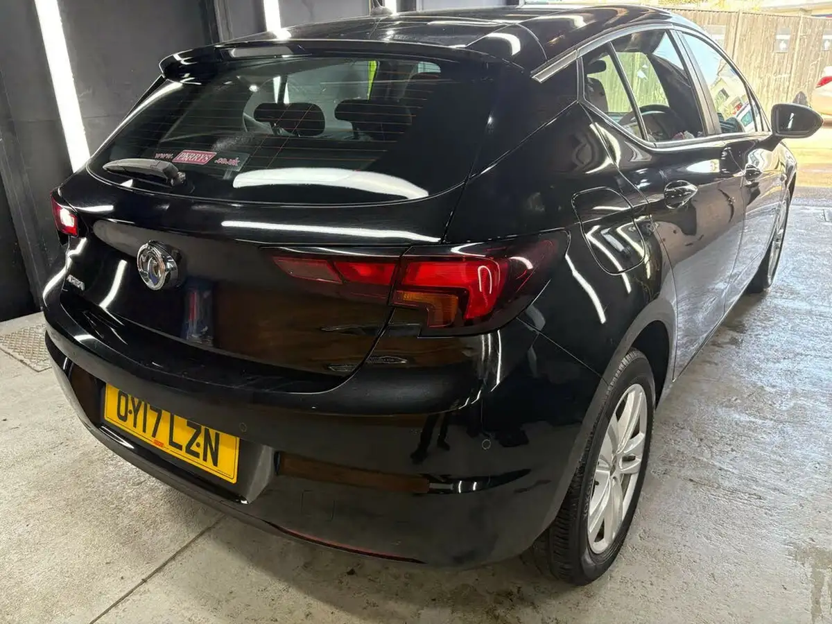 2017-vauxhall-astra-14i-design-hatchback-big-3