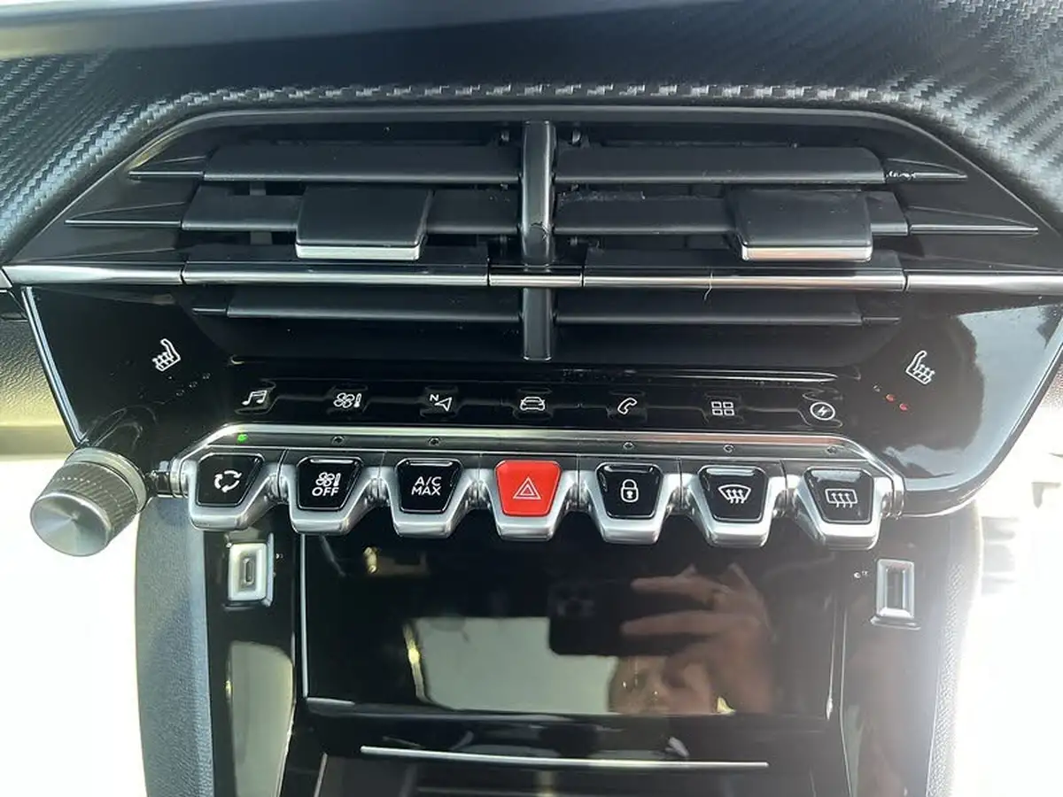 2021-peugeot-2008-suv-e-gt-premium-big-40