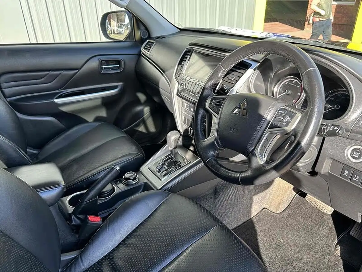 2020-mitsubishi-l200-22di-d-barbarian-auto-big-8