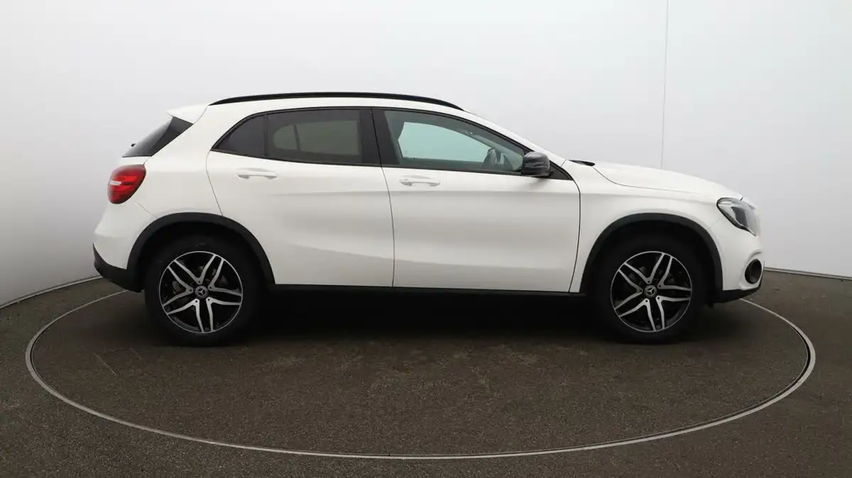 2019-mercedes-benz-gla-class-16-gla-180-urban-edition-ss-7g-dct-big-39