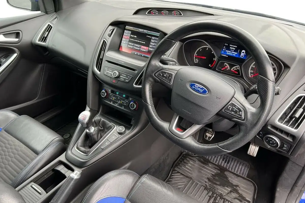 2016-ford-focus-20tdci-st2-hatchback-big-5
