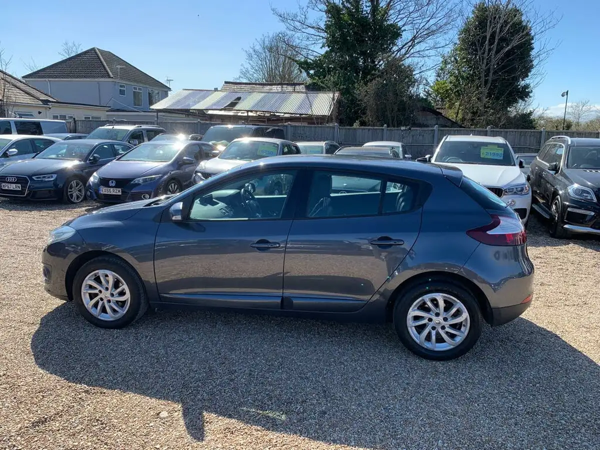 2015-renault-megane-15dci-dynamique-nav-energy-ss-hatchback-5d-big-3