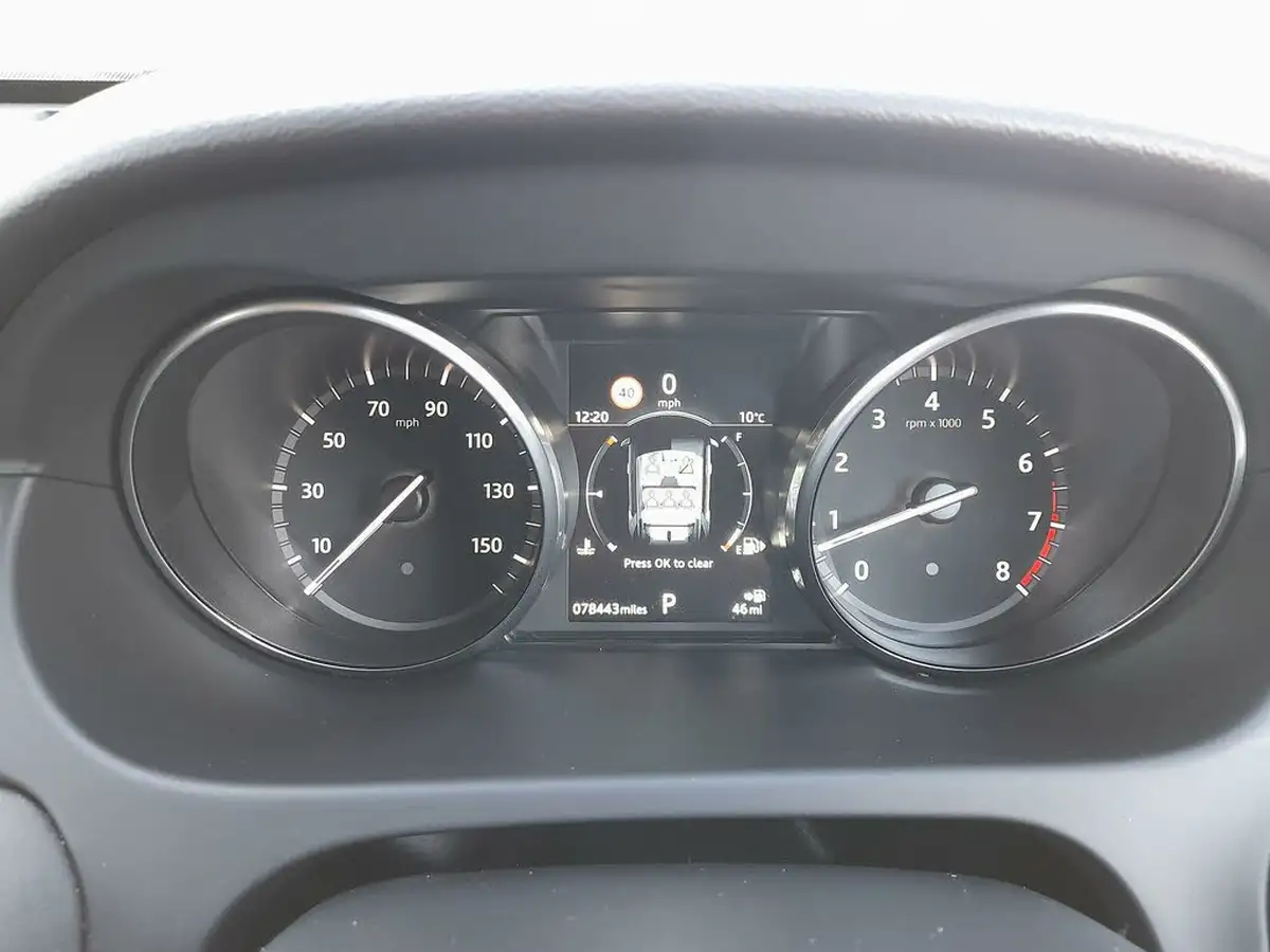 2018-land-rover-discovery-sport-20-si4-se-tech-big-37