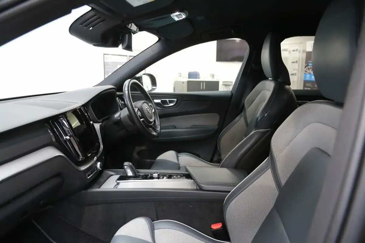 2021-volvo-xc60-20td-b4-r-design-awd-big-32