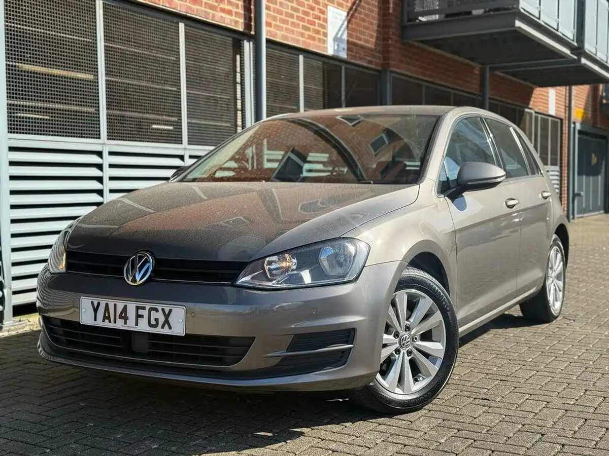 2014-volkswagen-golf-14-se-122ps-bmtss-hatchback-5d-1395cc-big-1