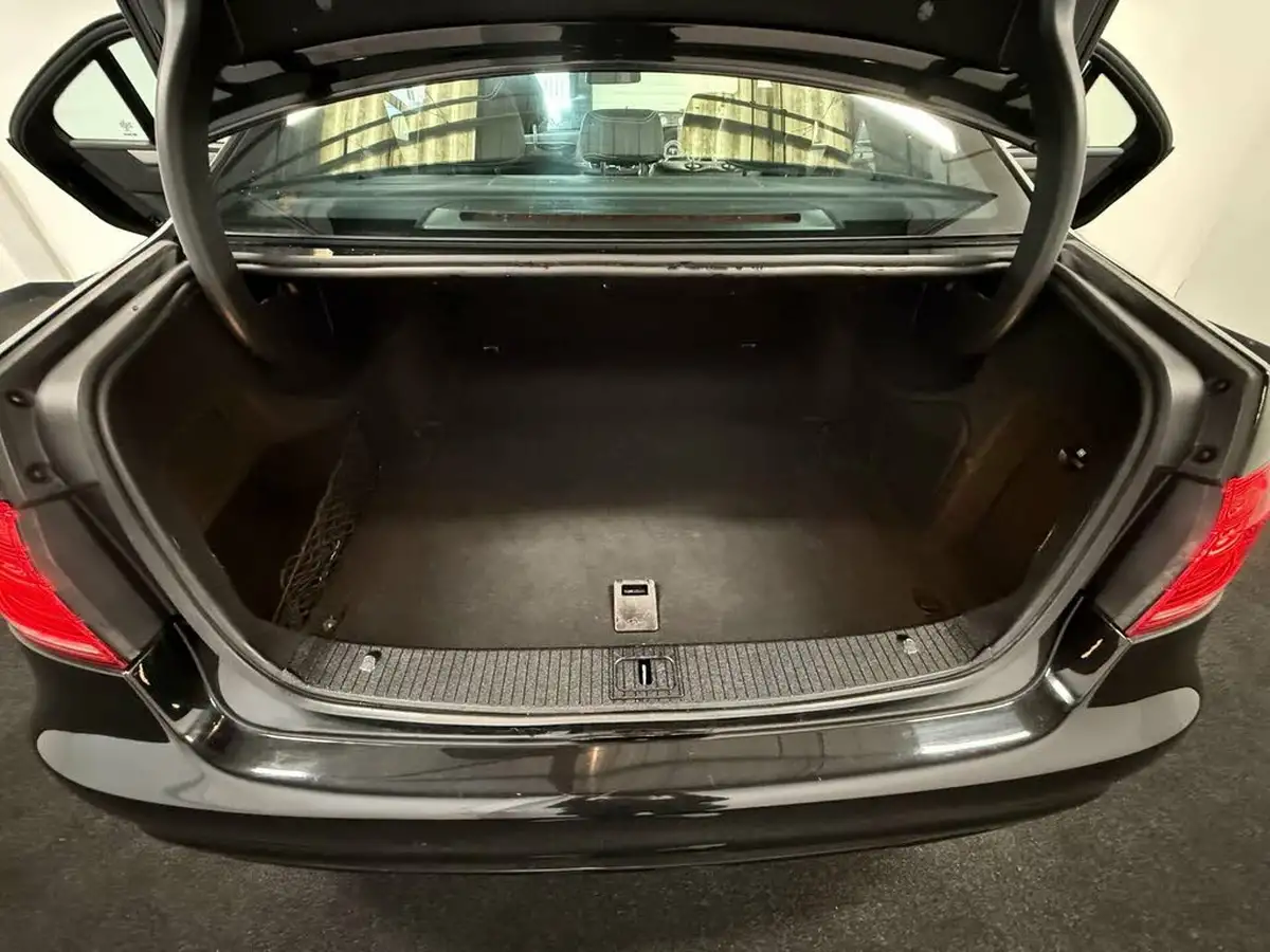2016-mercedes-benz-e-class-21cdi-e220-amg-night-edition-saloon-4d-big-34