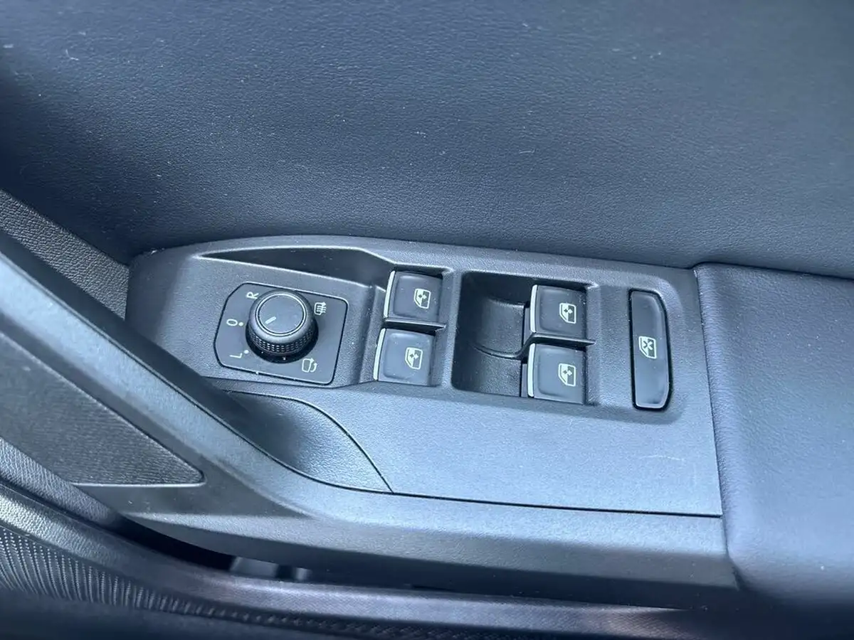 2024-seat-leon-15-etsi-fr-150ps-hatchback-big-17