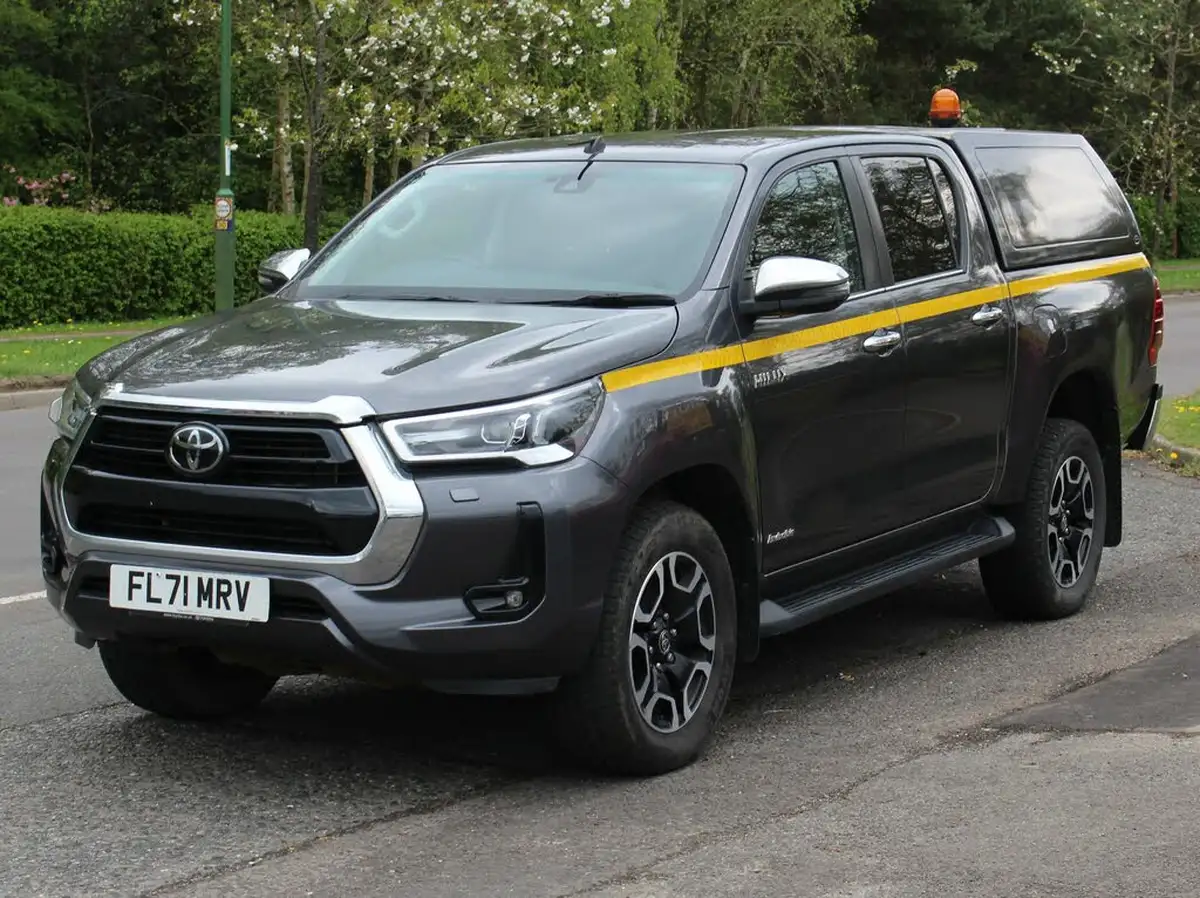 2021-toyota-hi-lux-24d-4d-invincible-150hpeu6d-auto-big-0