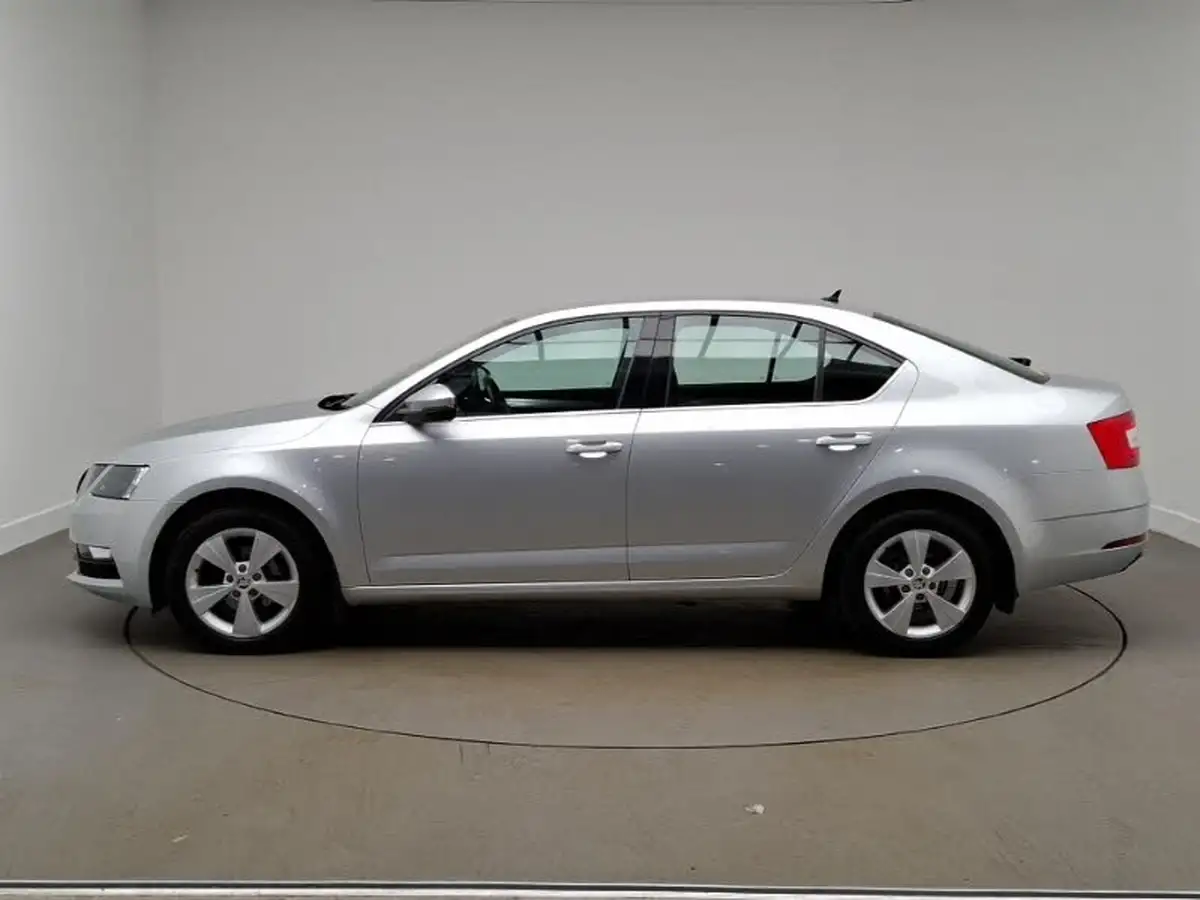2018-skoda-octavia-16tdi-se-technology-scr-hatchback-dsg-big-3