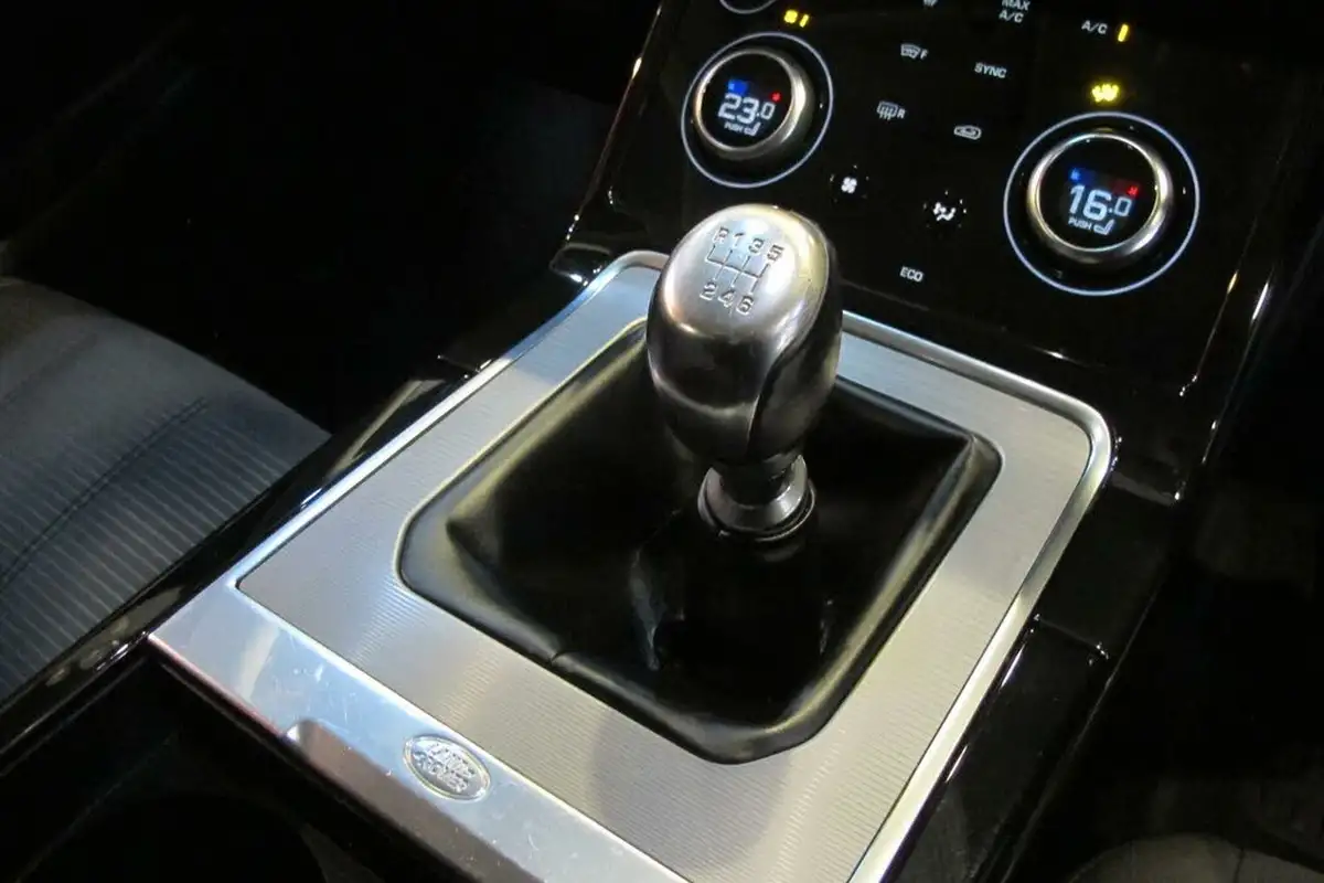2021-land-rover-range-rover-evoque-20-d165-big-26