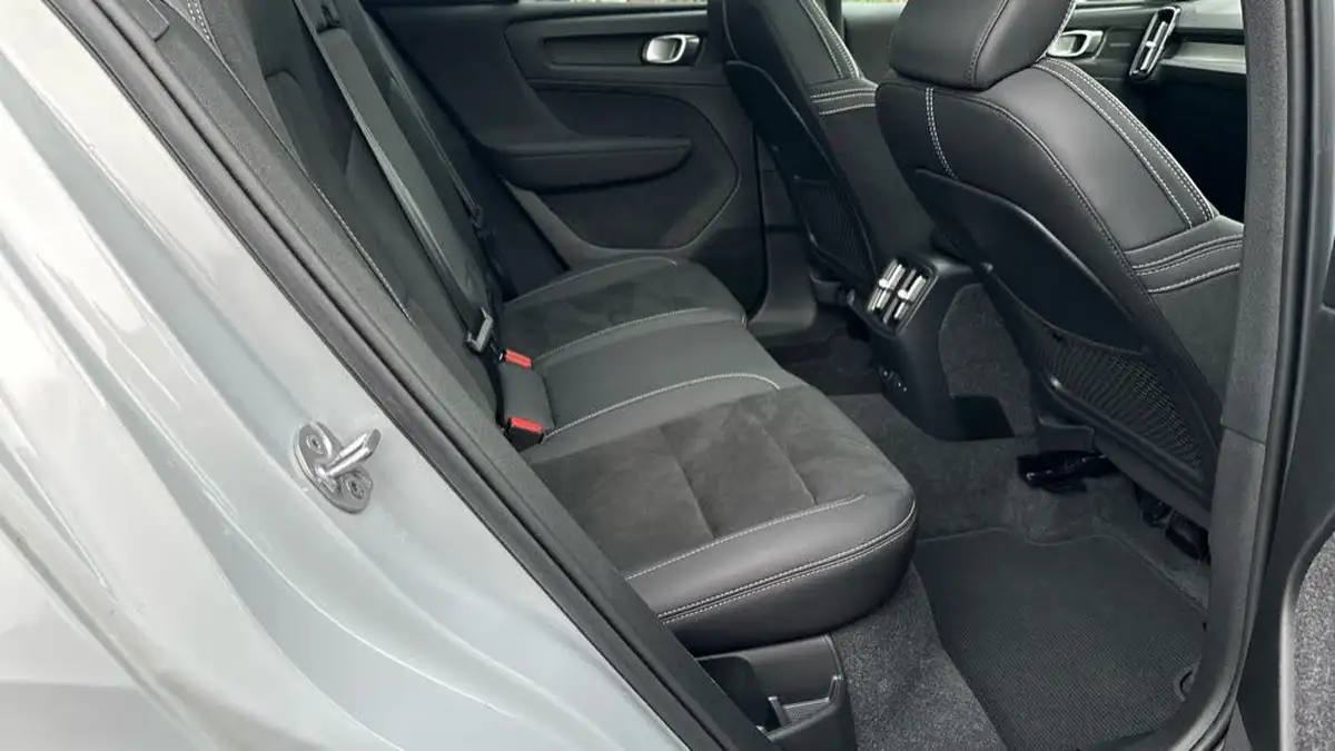 2022-volvo-xc40-e-recharge-pro-big-31