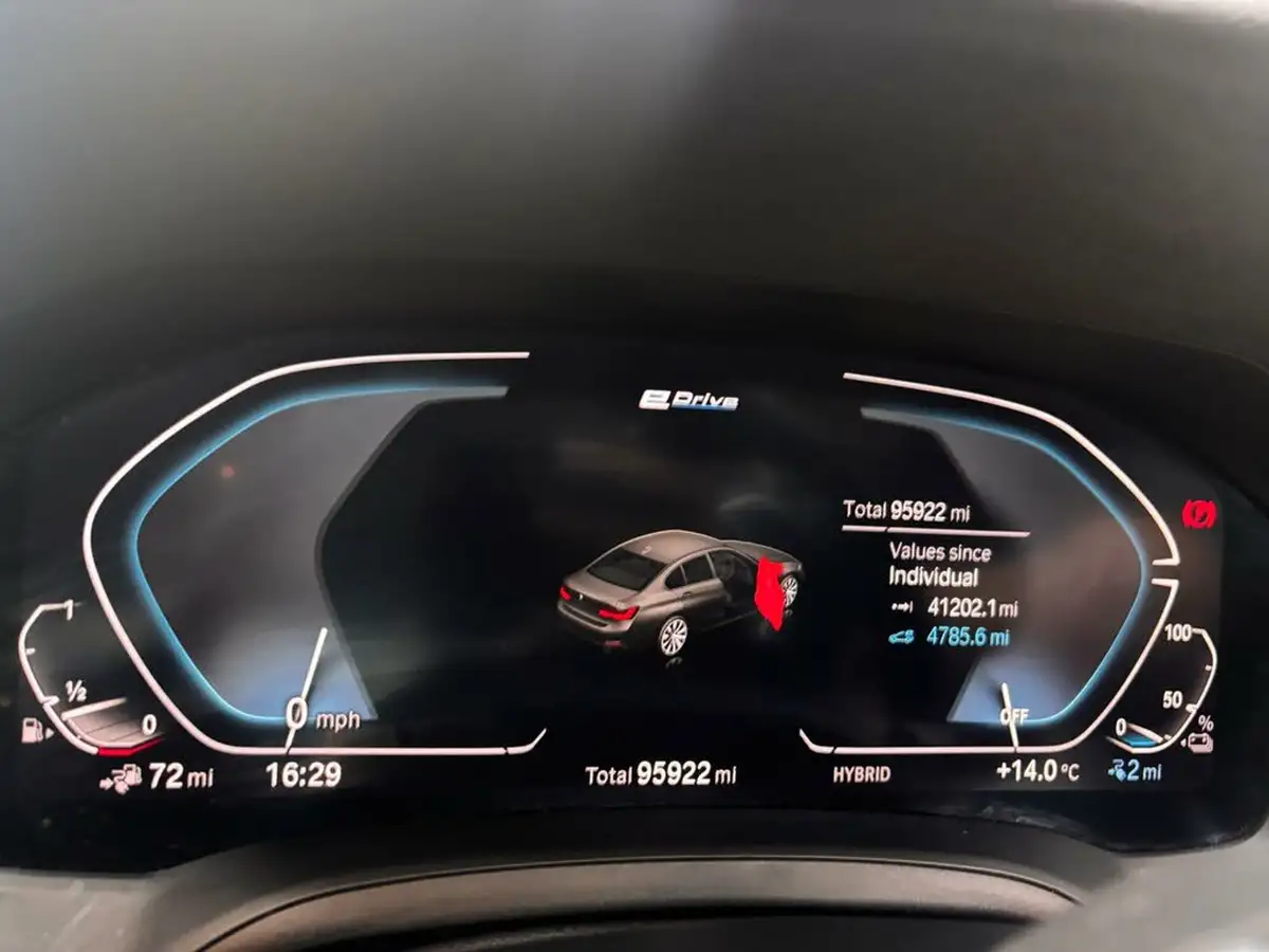 2021-bmw-3-series-20-330e-se-pro-saloon-4d-big-26