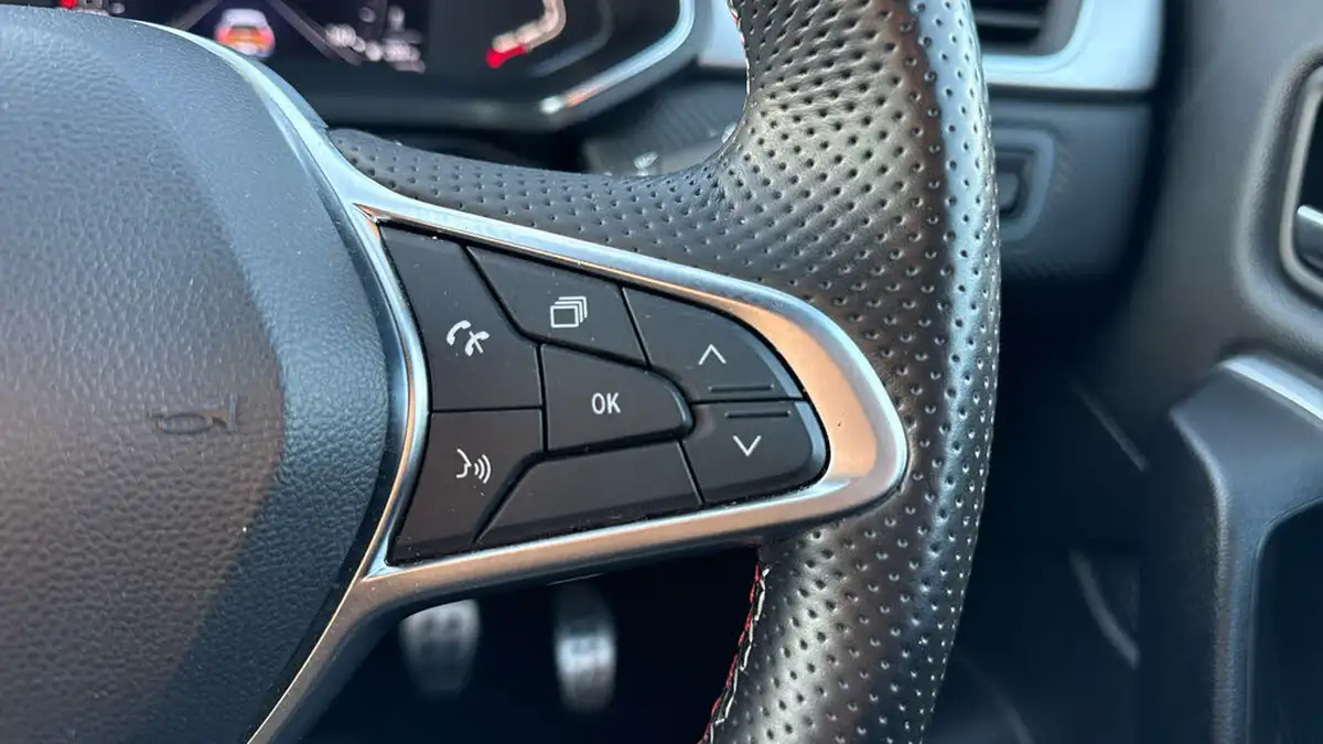 2021-renault-captur-13-tce-rs-line-big-23