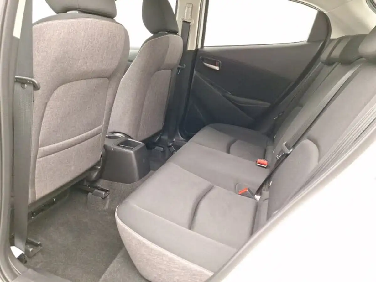 2024-mazda-mazda2-15-skyactiv-g-centre-line-big-5