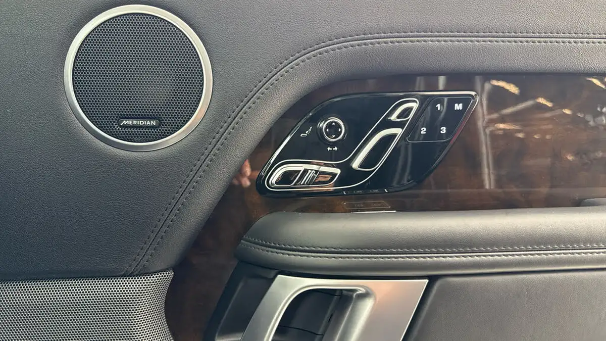2021-land-rover-range-rover-30-p400-vogue-big-21