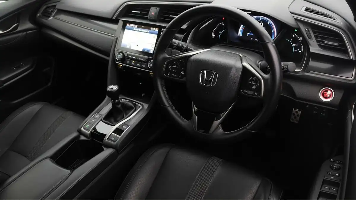 2020-honda-civic-16-i-dtec-ex-ss-hatchback-5d-big-8