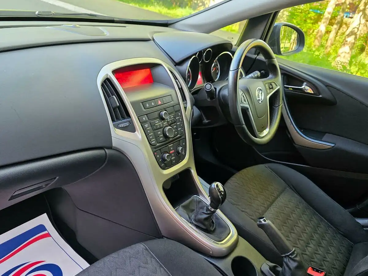 2014-vauxhall-astra-16-energy-big-10