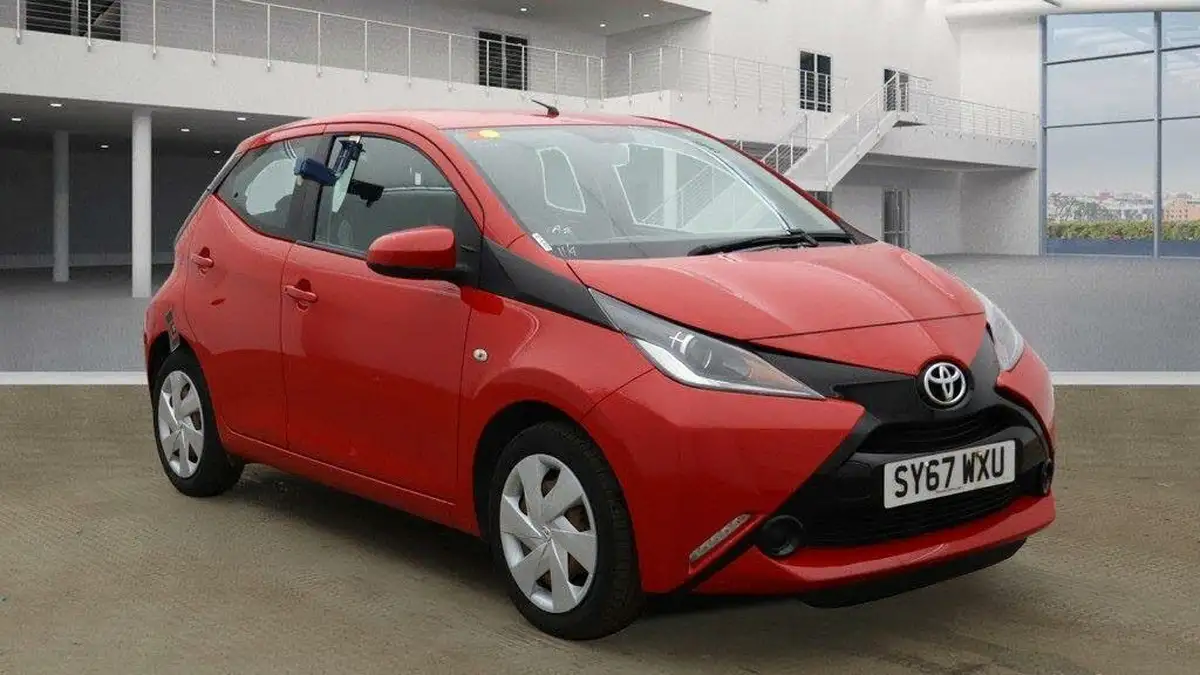 2017-toyota-aygo-10-vvt-i-x-play-71bhp-5d-big-0