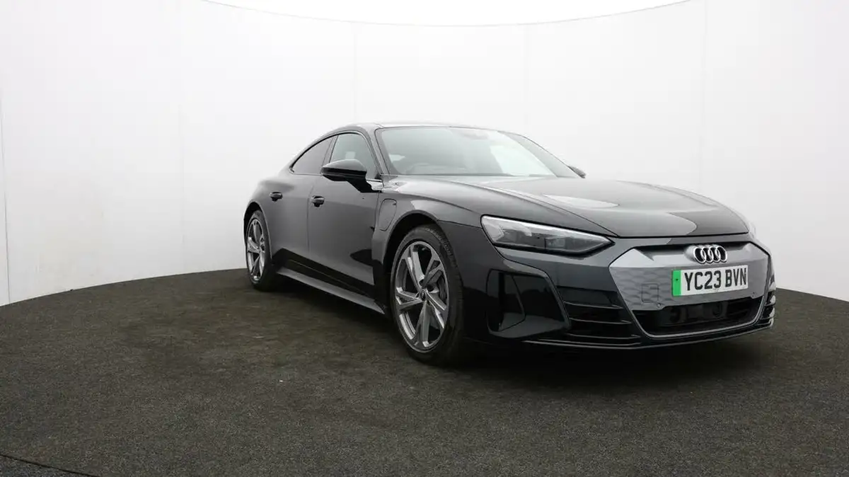 2023-audi-e-tron-gt-e-big-46