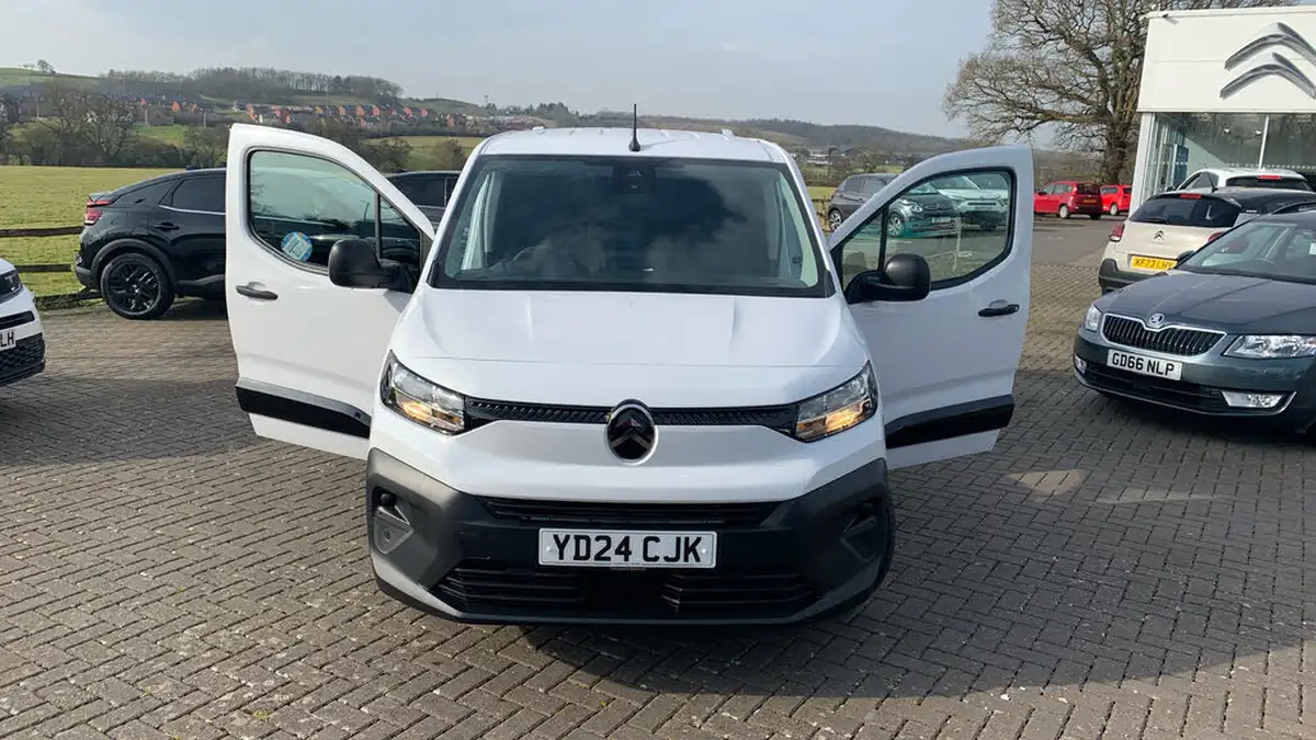 2024-citroen-berlingo-15-bluehdi-m-enterprise-100pseu6e-big-33