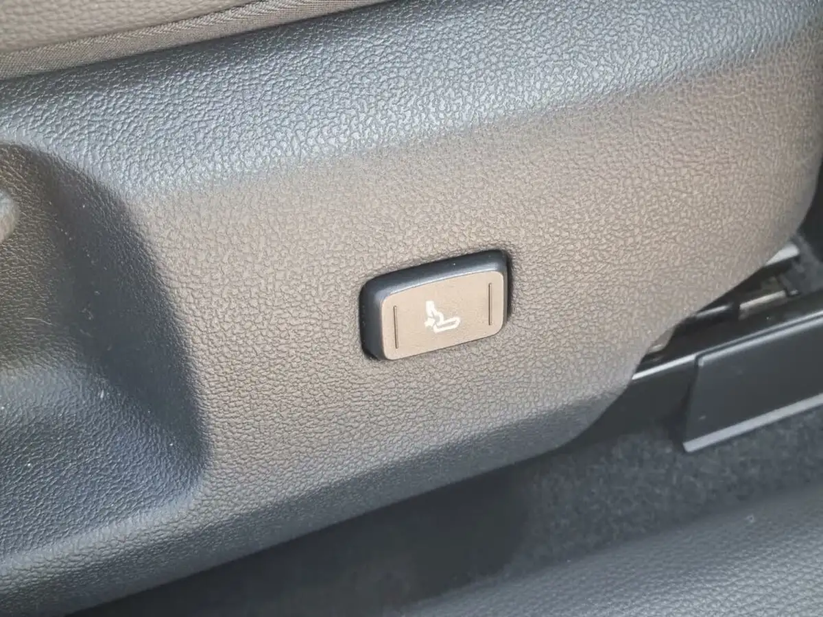 2020-toyota-corolla-18-vvt-i-excel-trk-hatchback-big-36