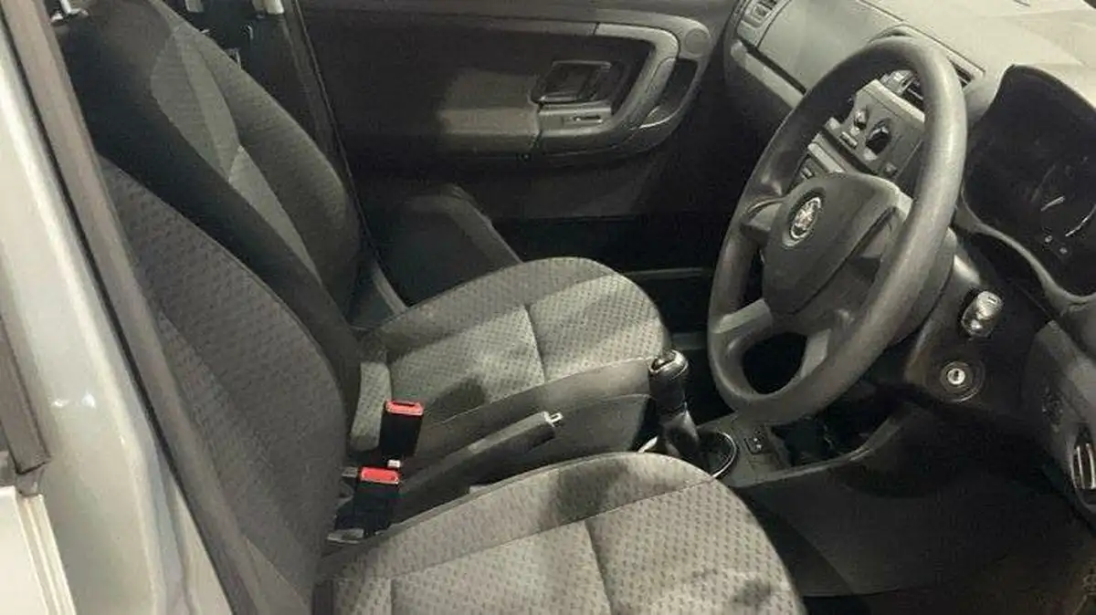 2013-skoda-fabia-12-se-70bhp-hatchback-1198cc-big-6