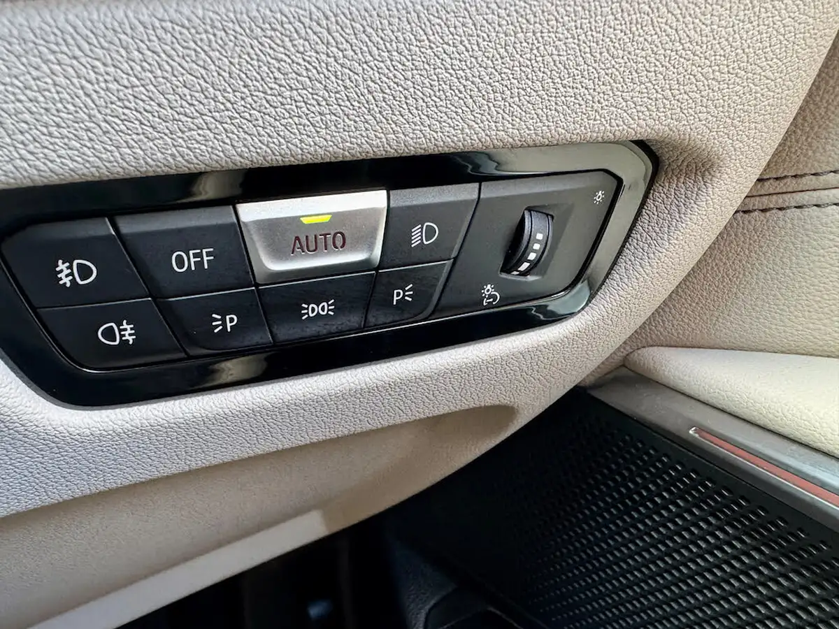2021-bmw-3-series-20td-320d-sport-touring-5d-big-25
