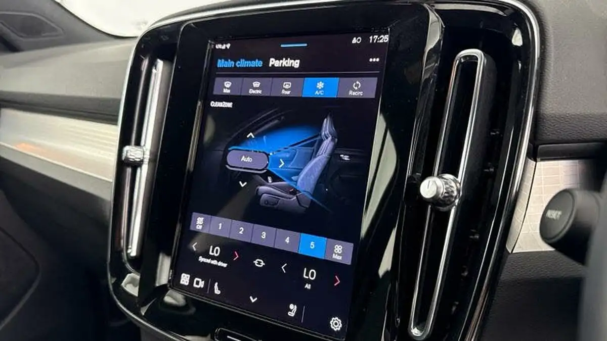 2024-volvo-xc40-20-b3-plus-big-24