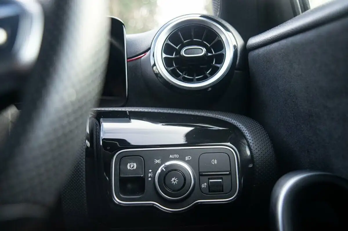 2020-mercedes-benz-a-class-13-a200-amg-line-hatchback-5d-big-15