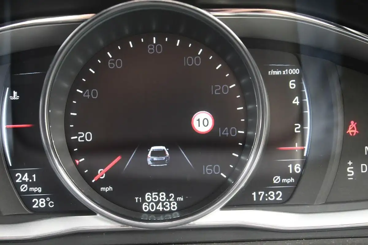 2015-volvo-xc60-big-11