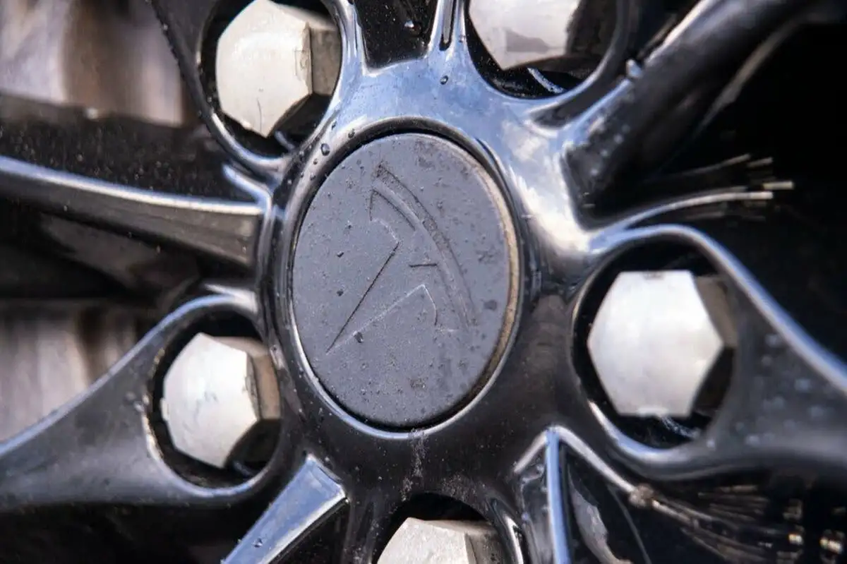 2018-tesla-model-s-e-100d-big-37