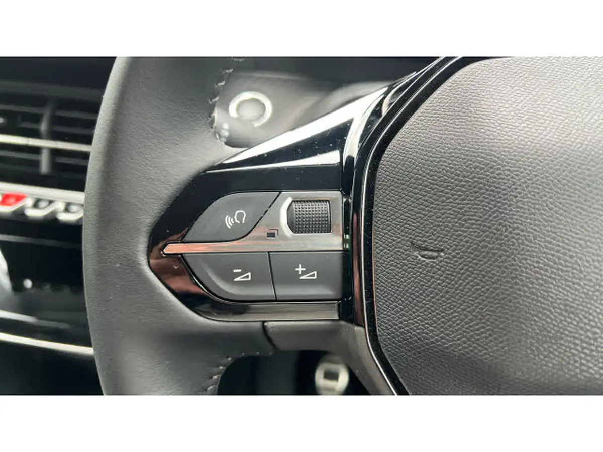 2024-peugeot-208-12-puretech-allure-premium-100ps-big-28
