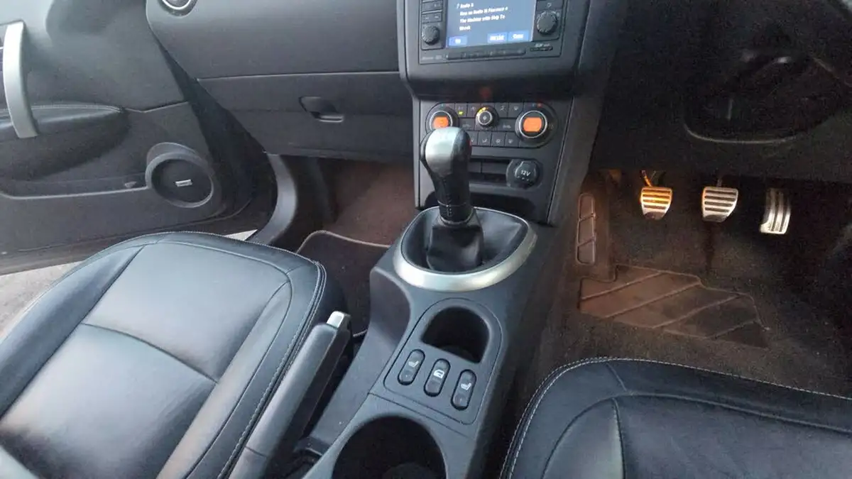 2010-nissan-qashqai-16-tekna-ss-big-21
