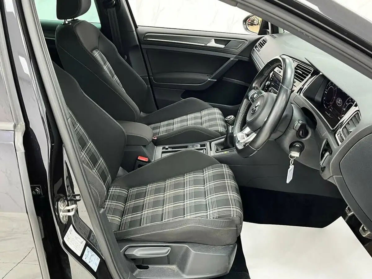 2018-volkswagen-golf-20tdi-gtd-hatchback-5d-big-32