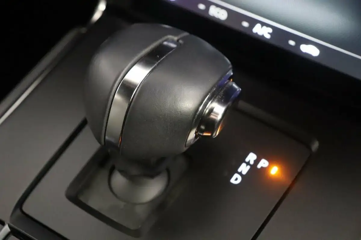 2022-mazda-mx-30-e-se-l-lux-big-24