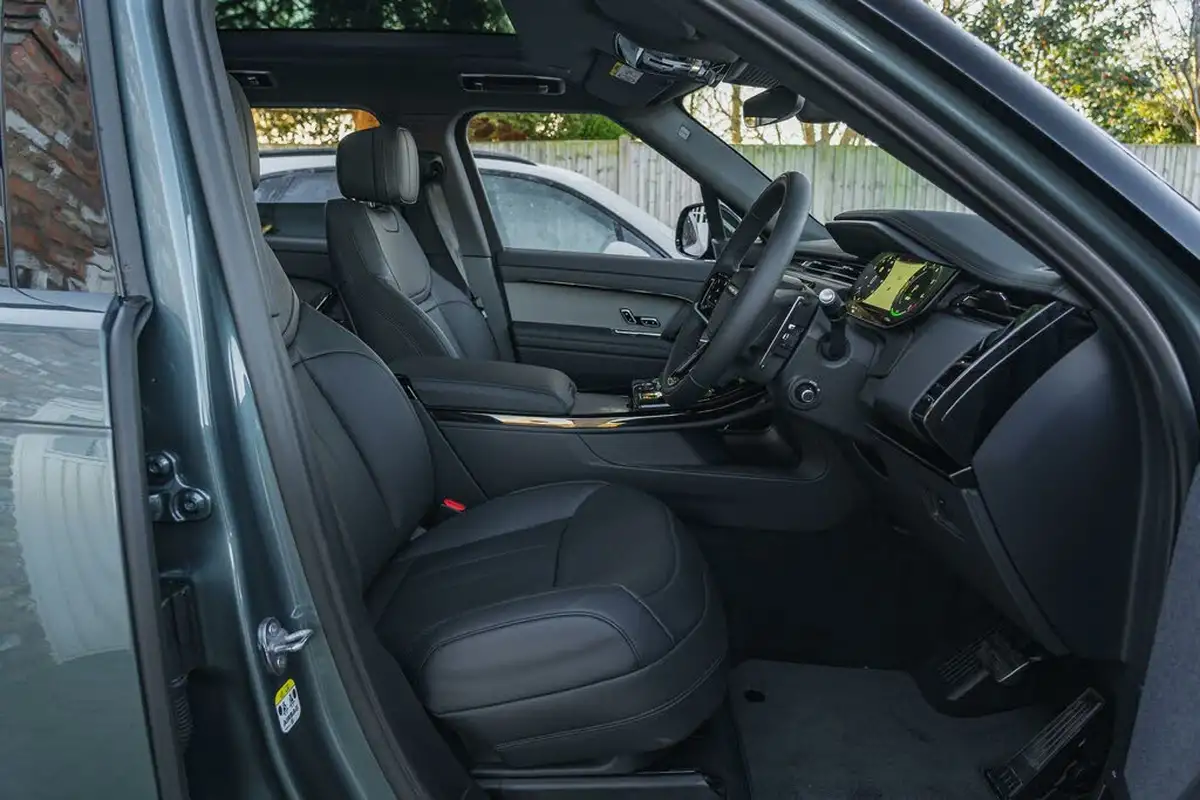 2023-land-rover-range-rover-sport-30-p440e-dynamic-se-big-17
