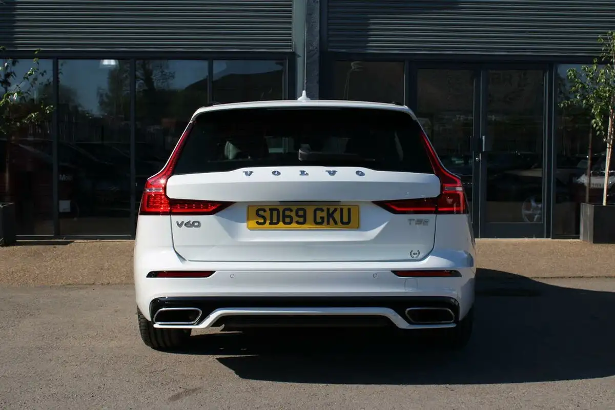 2019-volvo-v60-20-t5-r-design-ss-big-6