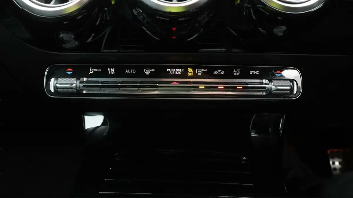 2020-mercedes-benz-cla-13-cla-180-amg-line-premium-plus-coupe-4d-big-12
