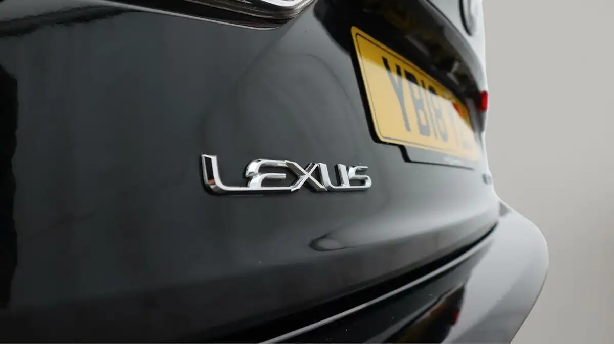 2018-lexus-is-300h-25-f-sport-lexus-navigation-big-21