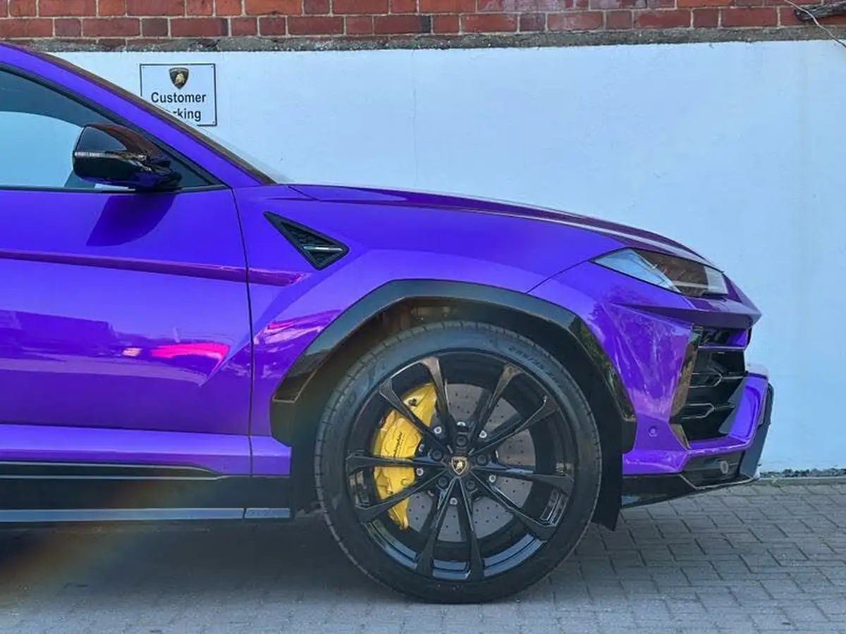 2022-lamborghini-urus-40-no-trim-big-8