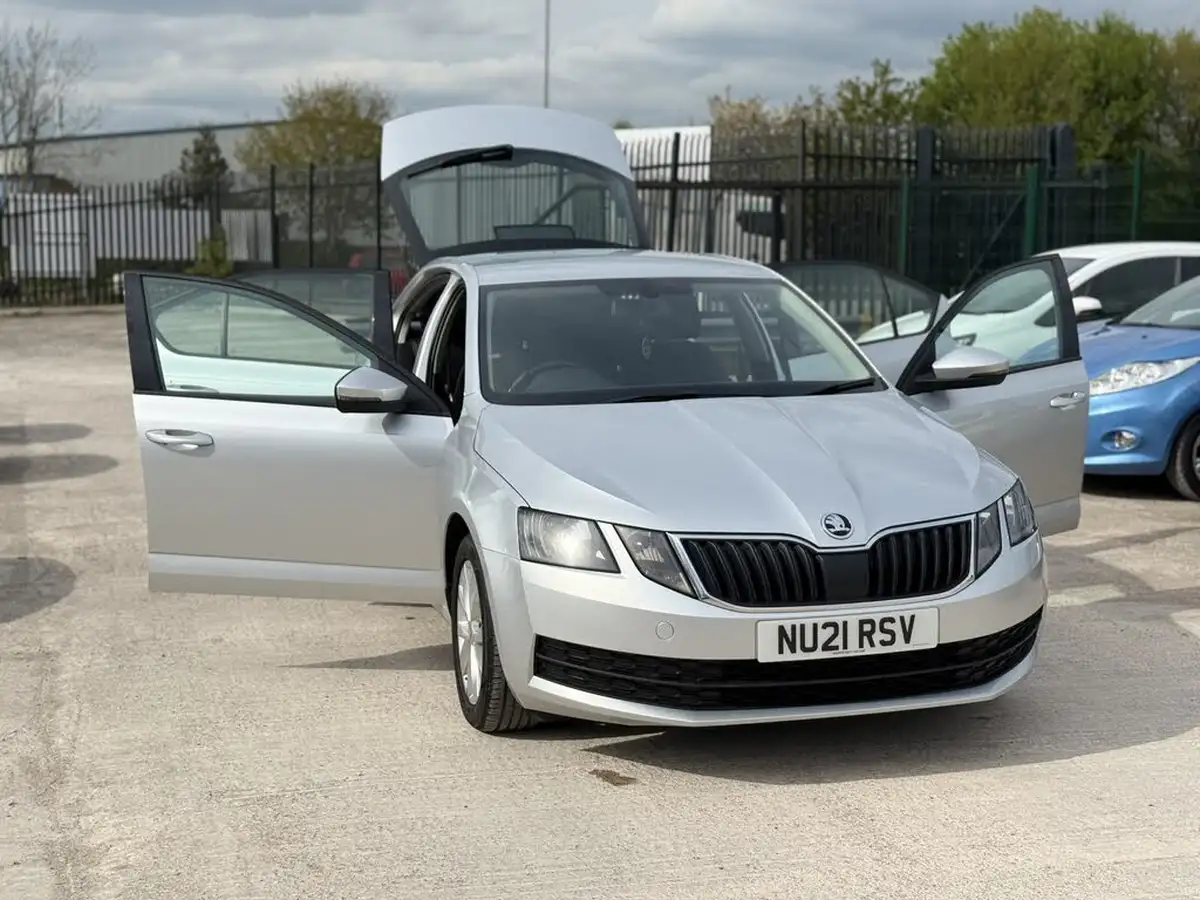 2020-skoda-octavia-10-tsi-s-hatchback-big-9