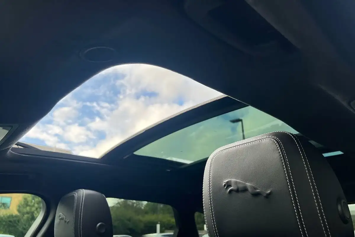 2024-jaguar-f-pace-20-d200-r-dynamic-hse-black-big-3