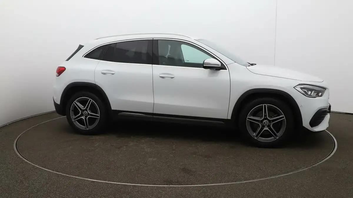 2022-mercedes-benz-gla-class-13-gla-180-amg-line-premium-big-38