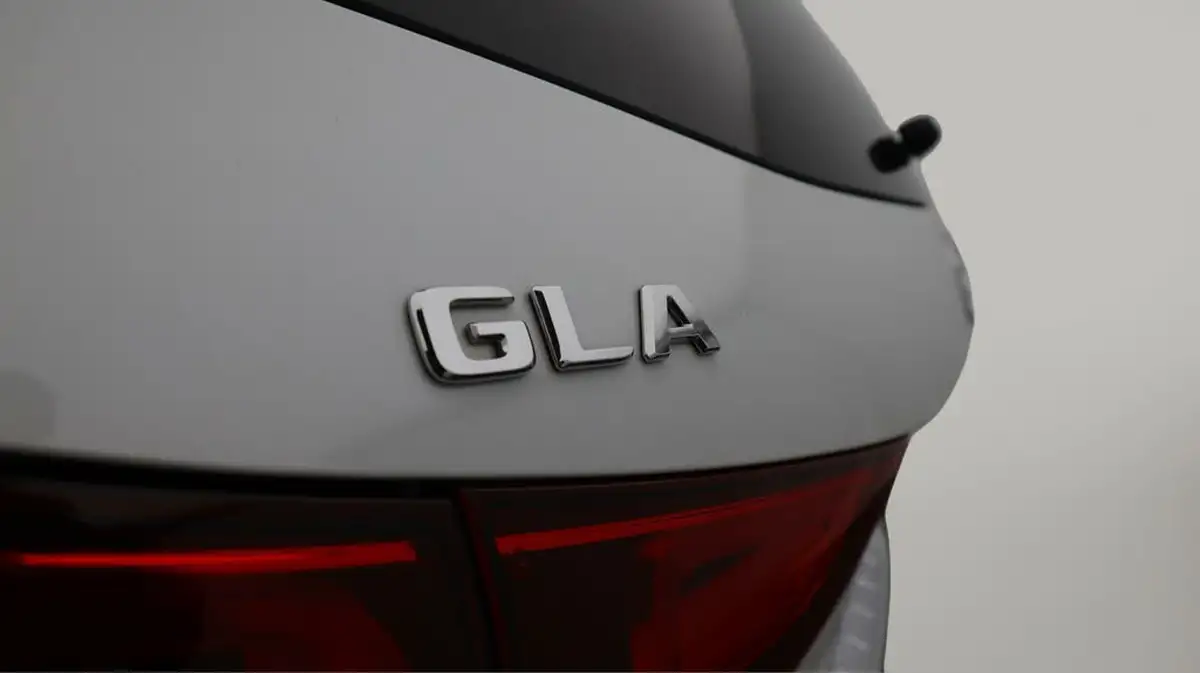 2022-mercedes-benz-gla-class-13-gla-180-amg-line-premium-big-21
