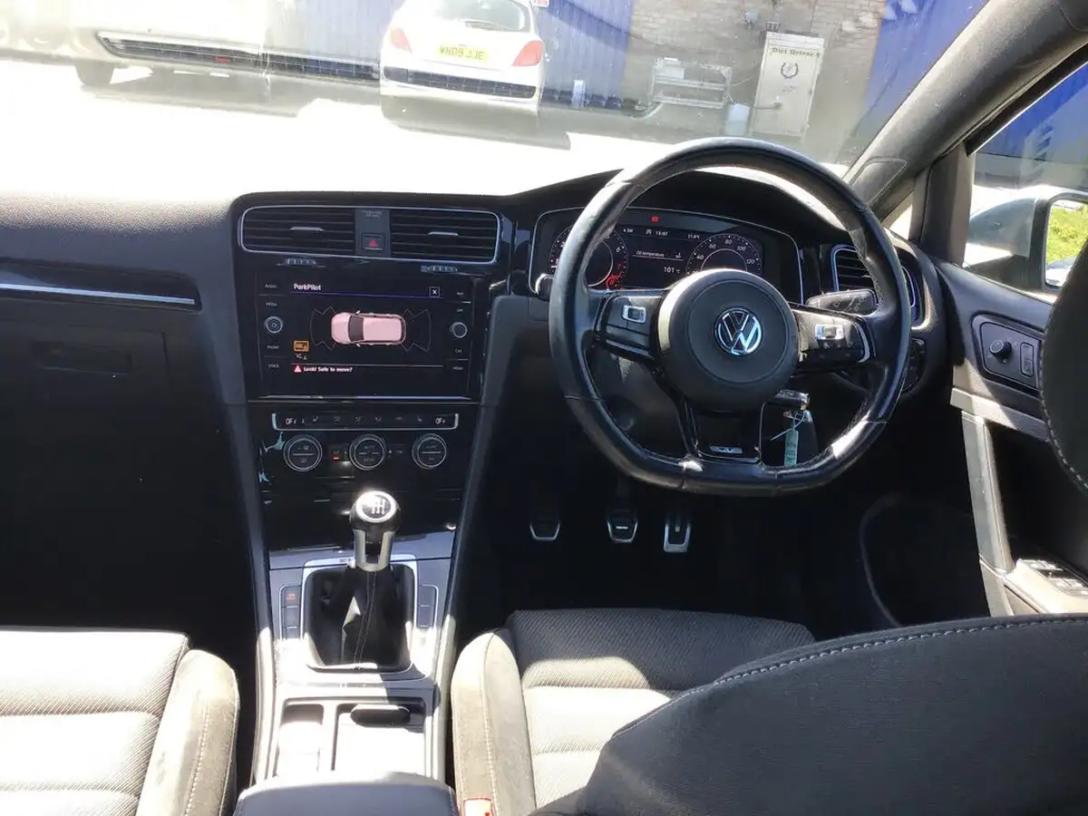 2018-volkswagen-golf-20-tsi-r-hatchback-5d-big-7