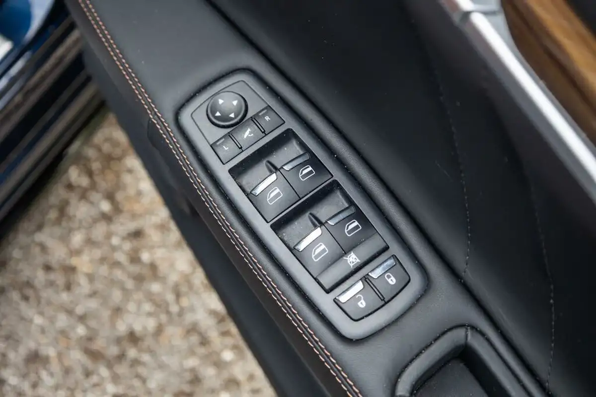 2020-maserati-ghibli-30td-gransport-big-25