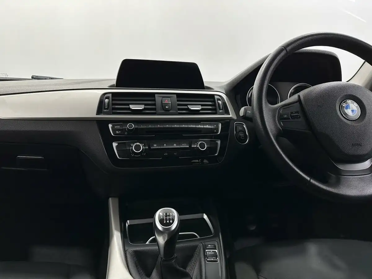 2018-bmw-1-series-20td-118d-se-5d-big-17