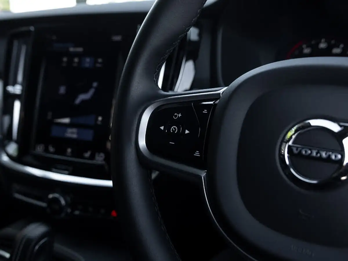 2022-volvo-v60-20-t6-r-design-350bhp-plug-in-hybrid-big-14