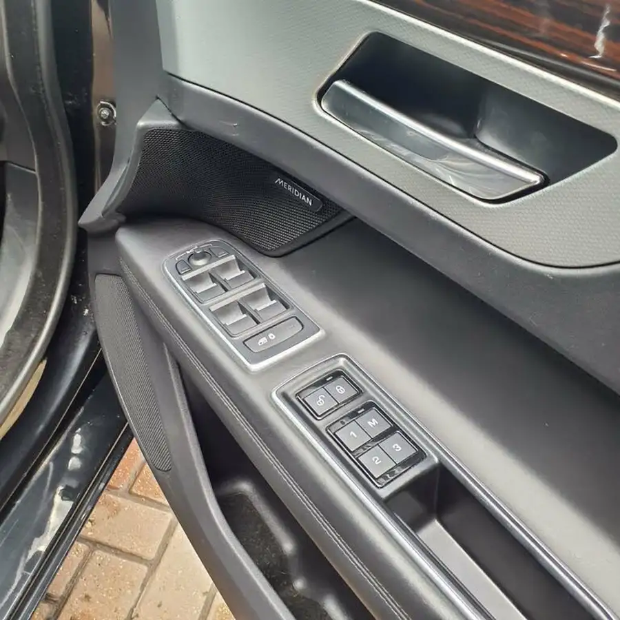 2017-jaguar-xf-20td-portfolio-180ps-saloon-4d-1999cc-auto-big-10